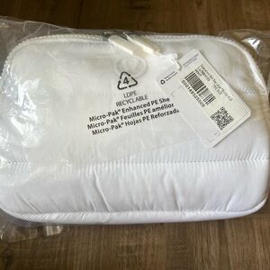 NWT lululemon 2L belt bag in Wunder Puff White